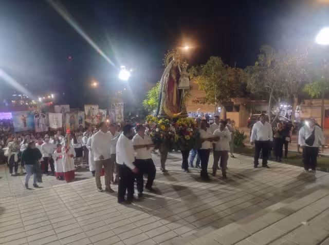 La imagen de la santa patrona fue llevada por diferentes puntos de la localidad.