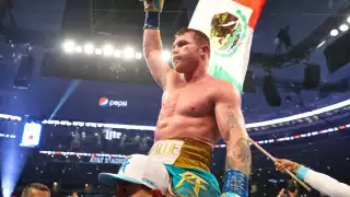 Saúl 'El Canelo' Álvarez vence a Jermell Charlo