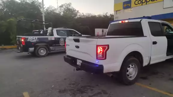 El hombre detenido tras intentar sustraeros objetos de Coppel en Carrillo Puerto fue llevado a Seguridad Pública Municipal El hombre detenido tras intentar sustraeros objetos de Coppel en Carrillo Puerto fue llevado a Seguridad Pública Municipal