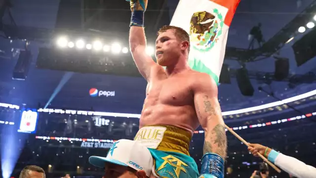 Saúl 'El Canelo' Álvarez vence a Jermell Charlo