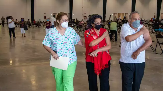 Las sedes de la aplicación del antígeno fueron abarrotadas la mañana de ayer, pero después del mediodía la afluencia bajó, como a lo largo de la semana