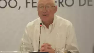 Salazar también detalló que el presidente de México siempre se ha preocupado por el desarrollo del sureste