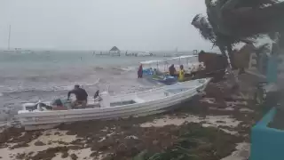 Lisa se encuentra a 100 km al norte de la Isla Roatán, Honduras, y a 200 km al sureste de Puerto Costa Maya, Quintana Roo