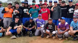 El equipo de universitarios norteamericanos volvió el encuentro amistoso de beisbol con los petuleños una diversión