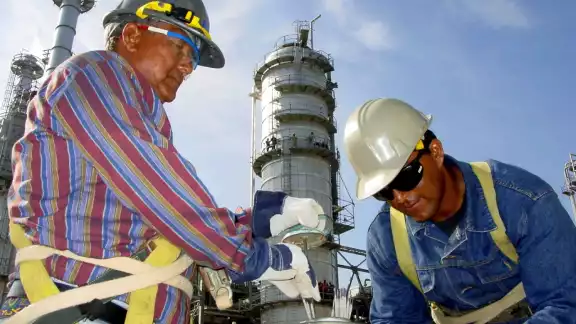 Por cada peso invertido en los 38 proyectos de exploración actuales, el Gobierno Federal recibirá a mediano plazo 4.04 pesos y 1.88 se quedarían en la Entidad. Por cada peso invertido en los 38 proyectos de exploración actuales, el Gobierno Federal recibirá a mediano plazo 4.04 pesos y 1.88 se quedarían en la Entidad.