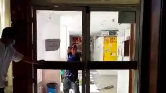 Un hombre causó destrozos en el Centro de Salud Doctor Eduardo R. Boldo Gómez Un hombre causó destrozos en el Centro de Salud Doctor Eduardo R. Boldo Gómez