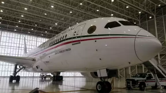 AMLO recordó que la aeronave adquirida en el sexenio de EPN tiene un evaluó de 110 mdd