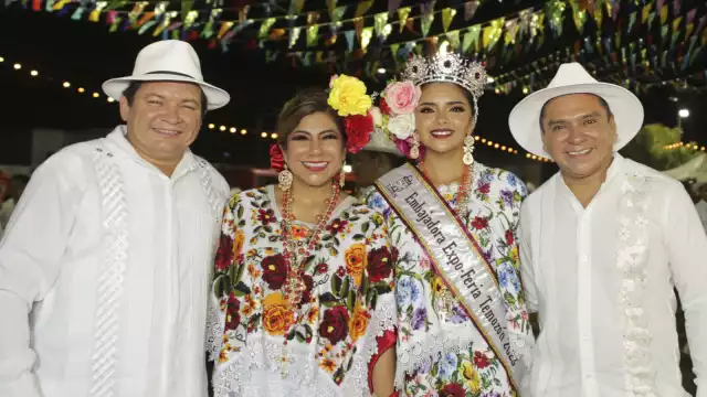 Huacho Díaz Mena y su esposa se sumaron a las parejas de jaraneros