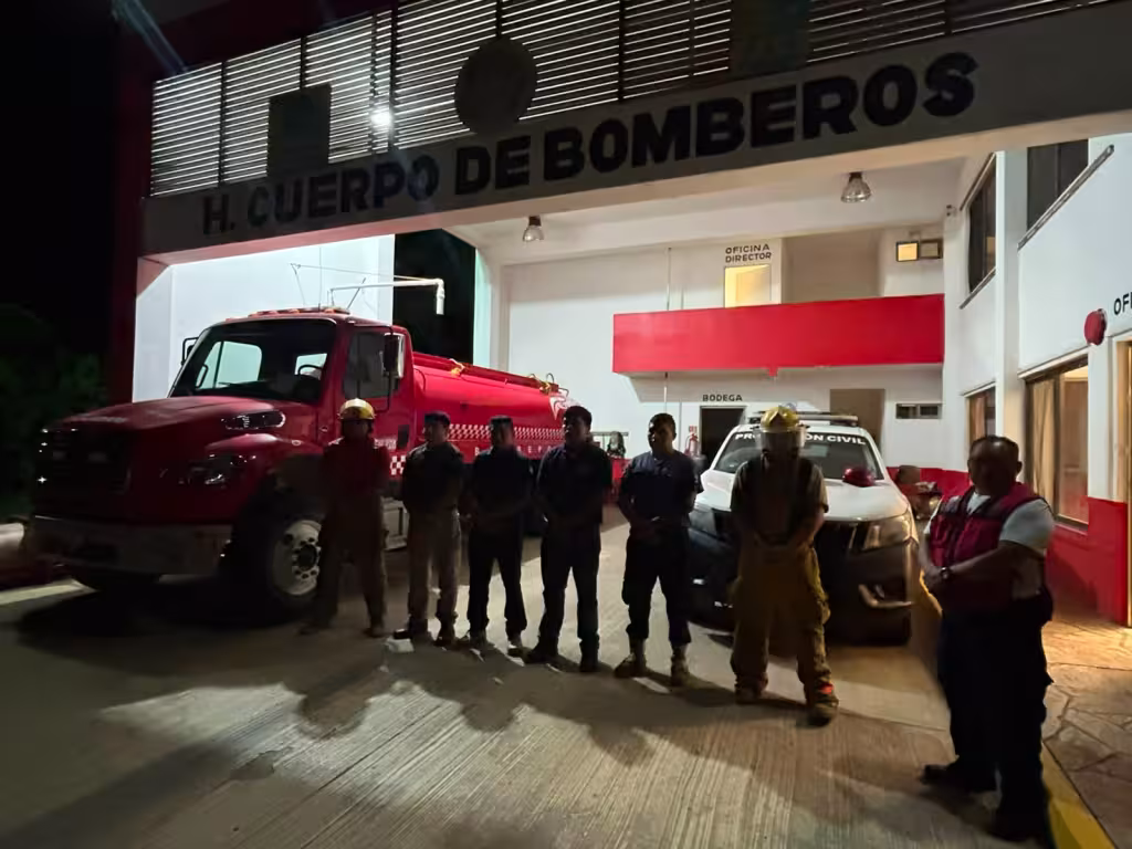 Bomberos de Lázaro Cárdenas denuncian retraso de viáticos para viajar a Holbox