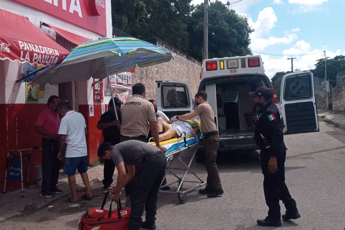 Trasladan de emergencia a una abuelita al hospital tras desmayarse en ...