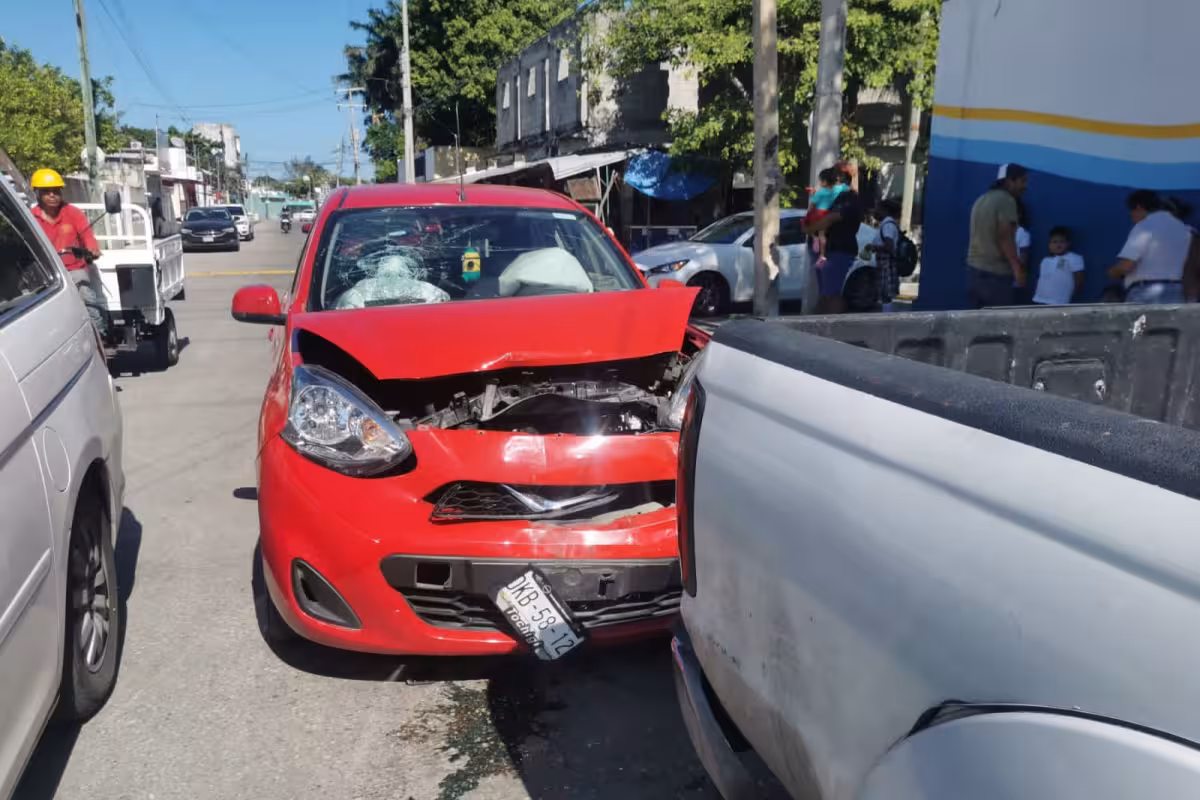 Aparatoso choque en Ciudad del Carmen deja un menor y dos adultos ...
