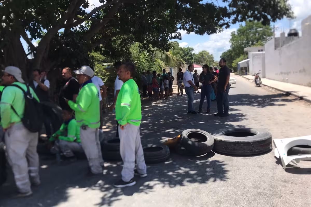 Cerca de 50 vecinos de Cancún bloquean el paso al antiguo relleno ...