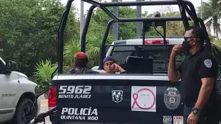 Policías recuperan motocicleta y triciclo robados en la Av. López Portillo de Cancún