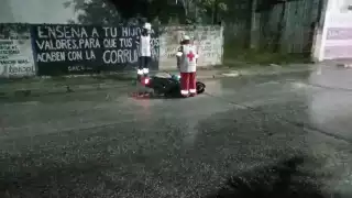 Al lugar llegaron paramédicos de la Cruz Roja para darle los primeros auxilios, pero era tarde, ya había muerto