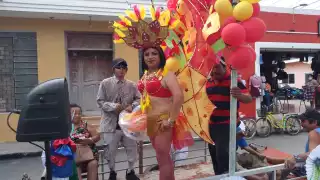 El modisto Candelario Novelo Rosado, de 60 años de edad, dijo que salió a divertirse disfrazado con su comparsa