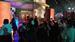 De acuerdo con los custodios, de las 13:00 a las 16:00 horas se recibieron frente a las imágenes a 3 mil 446 peregrinos