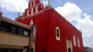 La Capilla de Nuestra Señora del Rosario sobre la calle 58 del Centro Histórico fue el primer hospital de Mérida