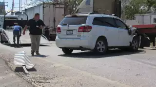 Debido a que el bebé estaba asegurado en el asiento, resultó ileso del aparatoso accidente