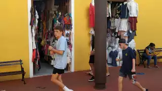 Al menos dos camiones de turistas es lo que recibe el Centro de Artesanía de Zací