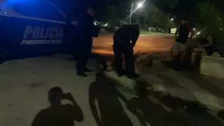 Hartos de robos, vecinos de Cancún someten a invasores en Galaxias del Sol y los entregan a la policía