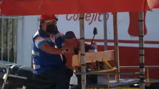 Si bien los choferes no tienen un horario laboral establecido, muchos trabajan desde las 6:00 horas hasta altas horas de la noche para percibir ganancias