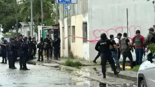 Detienen a tres presuntos delincuentes tras una persecución en la Colonia Colosio de Playa del Carmen