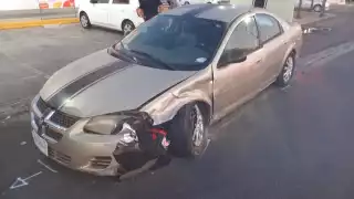 Ambos autos quedaron con graves daños tras el choque en Mérida