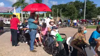 Este martes se está inoculando a los adultos de 60 años y más que fueron vacunados en abril y febrero