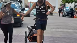 Jonas Deichmann recorre el mundo a pie, nadando  y en bicicleta