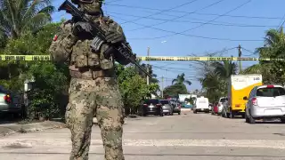 El cuerpo fue llevado al Semefo de Cancún para establecer las causa de su muerte, pues presentaba huellas de tortura