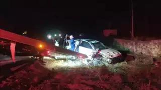 El conductor presentó golpes en el cuerpo, fue atendido por paramédicos de la SSP