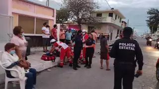 Varios oficiales llegaron al lugar para atender a las jóvenes