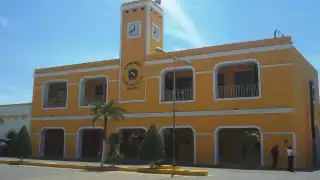 Presuntamente, una mujer se hace pasar como abogada y un hombre por Policía Estatal de Investigación (PEI) para cometer delitos.