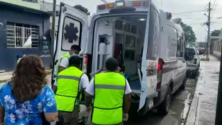 Vecina salva a ancianita que sufría crisis hipertensiva  en Escárcega