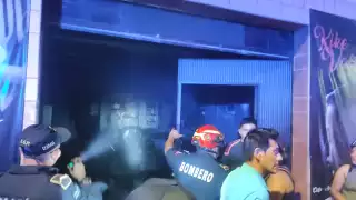 Vecinos reportan que los apagones en la zona generaron el cortocircuito que provocó el incendio