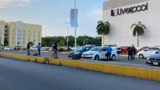 En varias ocasiones el hombre fue señalado en mantas colocadas en diversos puntos de la ciudad por pasar información reservada del Aeropuerto de Chetumal