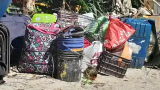 Desalojan a familias que viven bajo torres de alta tensión en Playa del Carmen