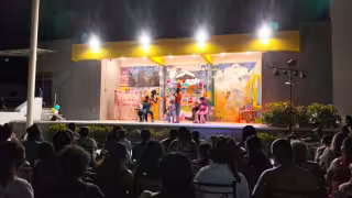 Festejan a las madres y niños en la preparatoria Manuel J. García Pinto de Sabancuy en Campeche