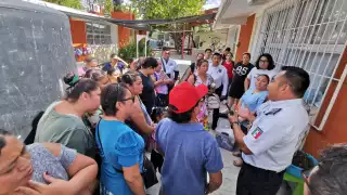 Protesta en kínder de Ciudad del Carmen: Acusan a directora de retener a maestra