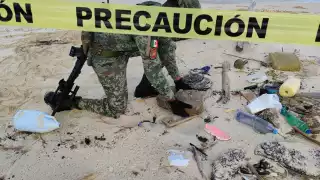 Recalan tres paquetas de marihuana