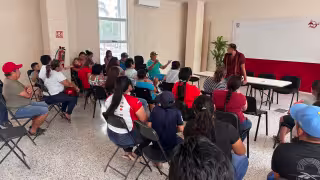 Seybaplaya suspende apoyos a escuela de béisbol; denuncian despidos masivos