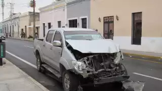 Las autoridades arribaron para tomar las acciones necesarias ante el aparatoso accidente