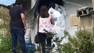 También acudieron paramédicos de una empresa particular quienes confirmaron que la persona no cuenta con signos vitales