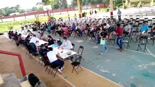 Los habitantes de la cabecera municipal de Lázaro Cárdenas acudieron a recibir su vacuna SinoVac