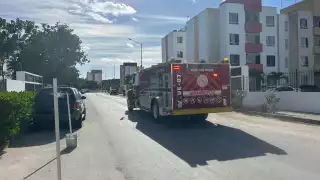 Motocicleta sufre incendio en Paseos de Xcacel de Playa del Carmen