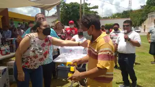 Los padres de Tekantó se divirtieron esta tarde en el Día del Padre