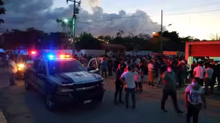 Pese a que la Guardia Nacional y policías municipales arribaron al lugar, no han hecho nada para acordonar el área