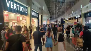 Desde el inicio del fin de semana, las familias salieron de paseo a los centros comerciales para divertirse y adquirir algunos productos.

