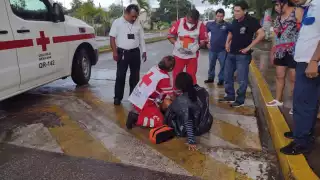 Lluvia en Felipe Carrillo Puerto provoca accidente vial; una mujer resulta lesionada