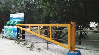 La pluma impide el paso a partir de las 17 hrs